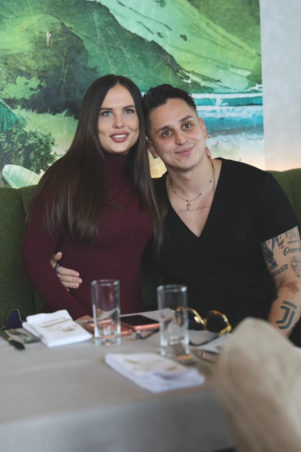 Aurelio és párja harmonikus kapcsolatban élnek. 