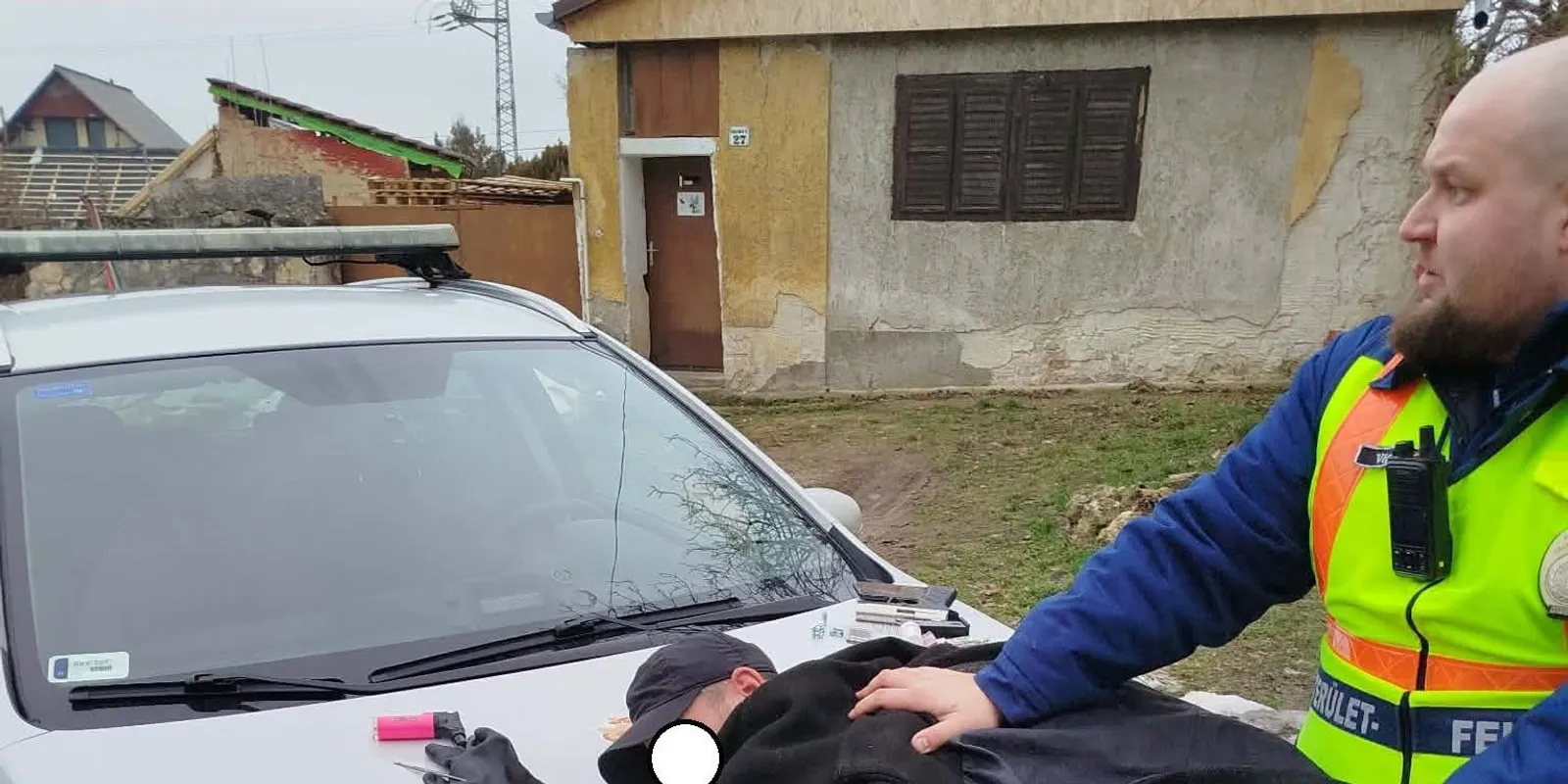 Két körözött bűnözőt is fogtak Pátyon