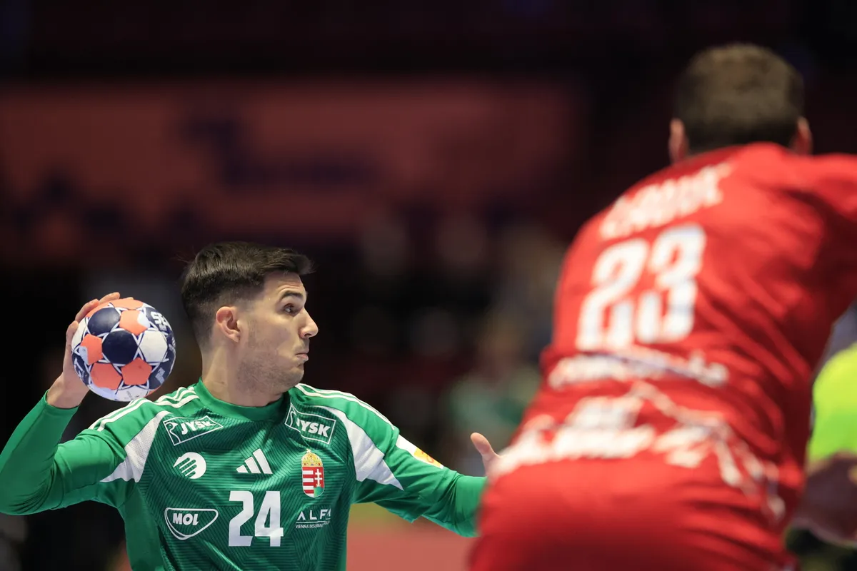 Fazekas Gergőék (balra) túl sokat hibáztak Svájc ellen, a magyar válogatott döntetlennel kezdte a kézilabda-Eb középdöntőjét