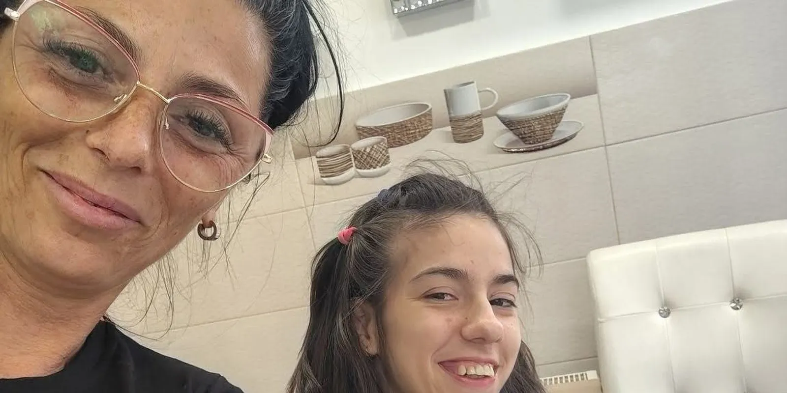 Beteg kisfiún segít a bölcsőhalálból visszahozott Szintia