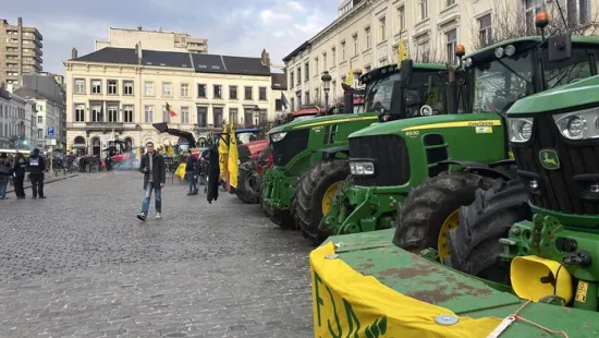 Mercosur-megállapodás: 350 traktor vonult be kedden Párizsba, folytatódnak a gazdatüntetések
