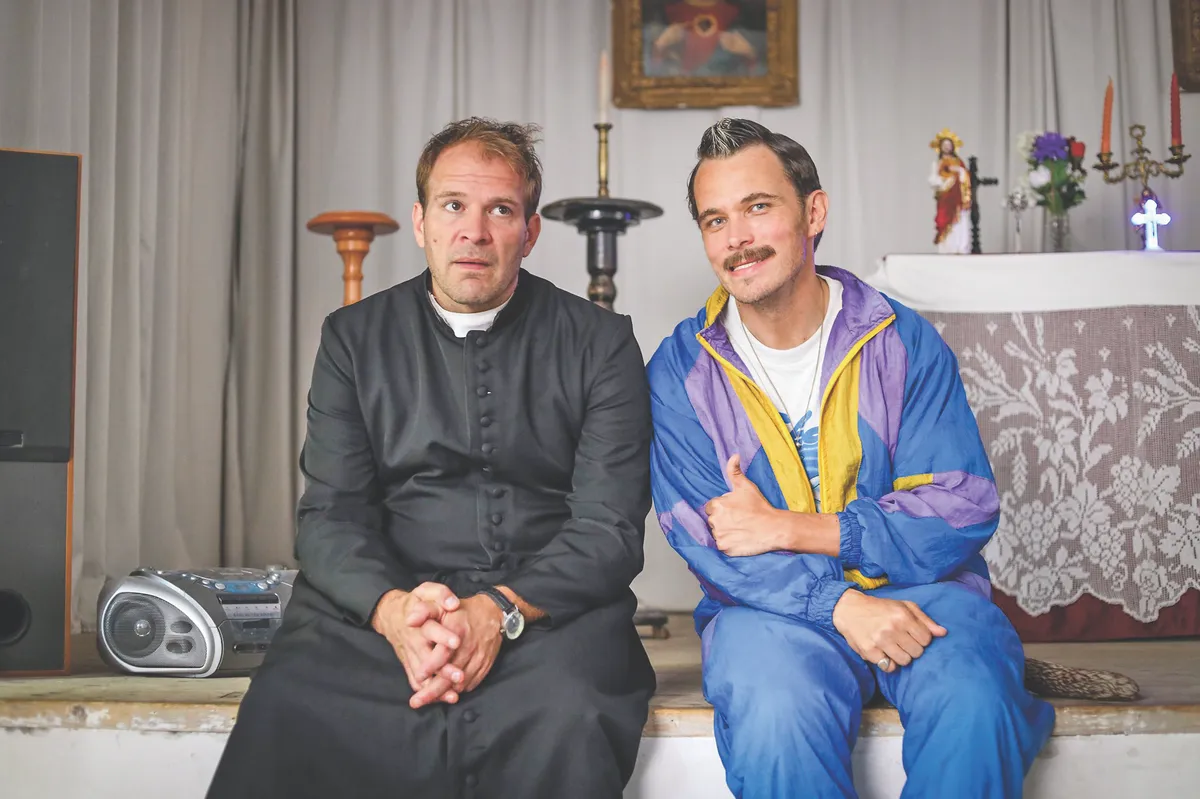 A Mi kis falunk című sorozatban papot alakít