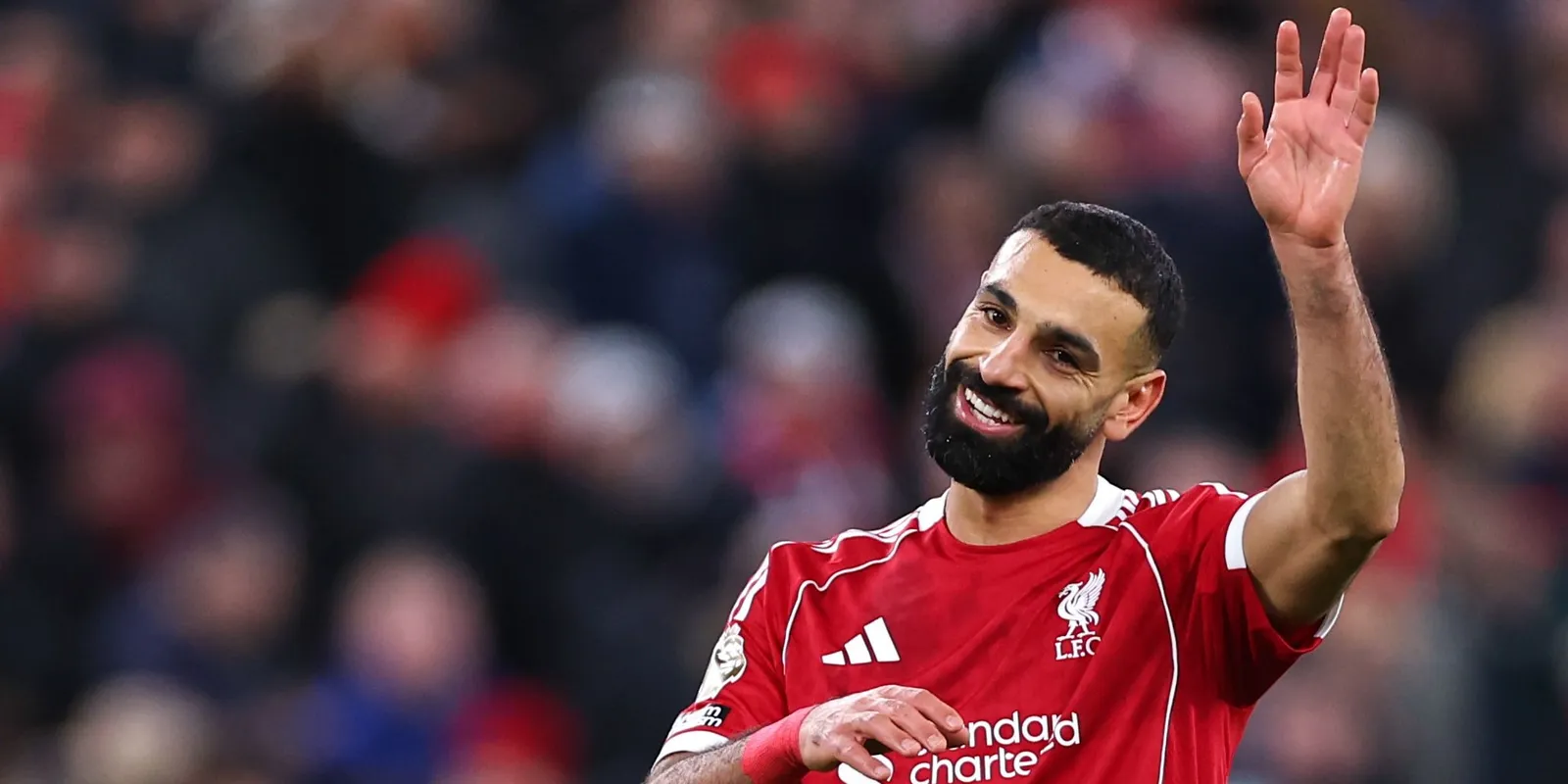 Szalah csupa mosoly, fütyül a Liverpool problémáira