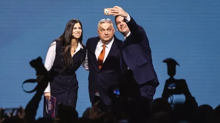 Ráfértek egy képre! Bemutatták a 106 képviselőjelöltet