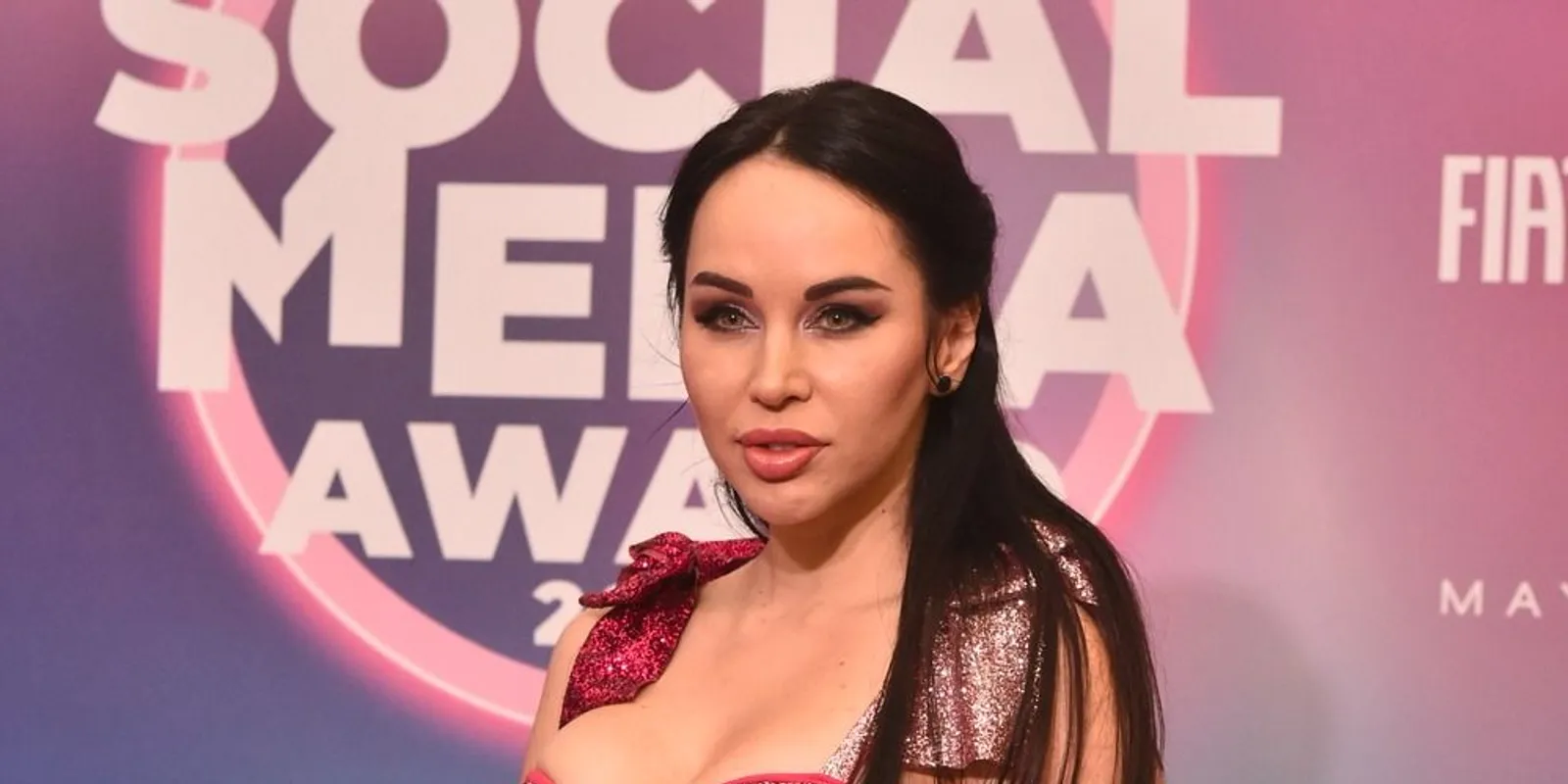 Festőnek állt Sáfrány Emese: gyönyörű képeket alkot – Fotók