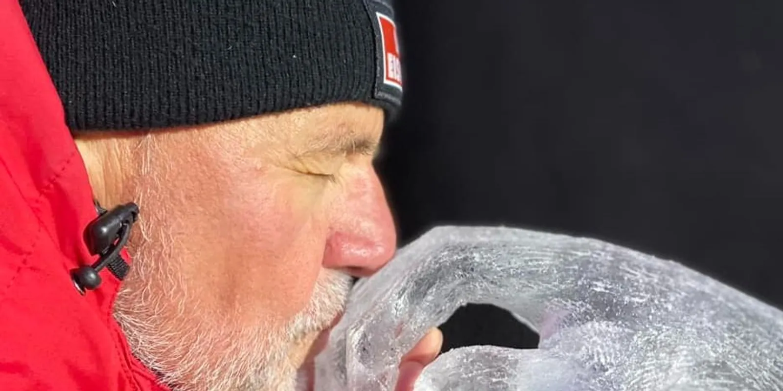 Láncfűrésszel varázsol a magyar jégmágus