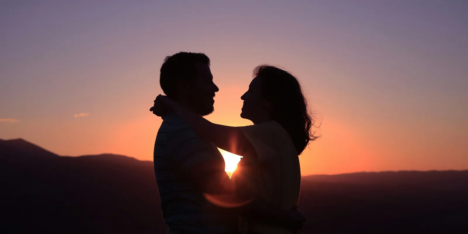 Mit számít 43 év korkülönbség? A fiatal Julietának semmit