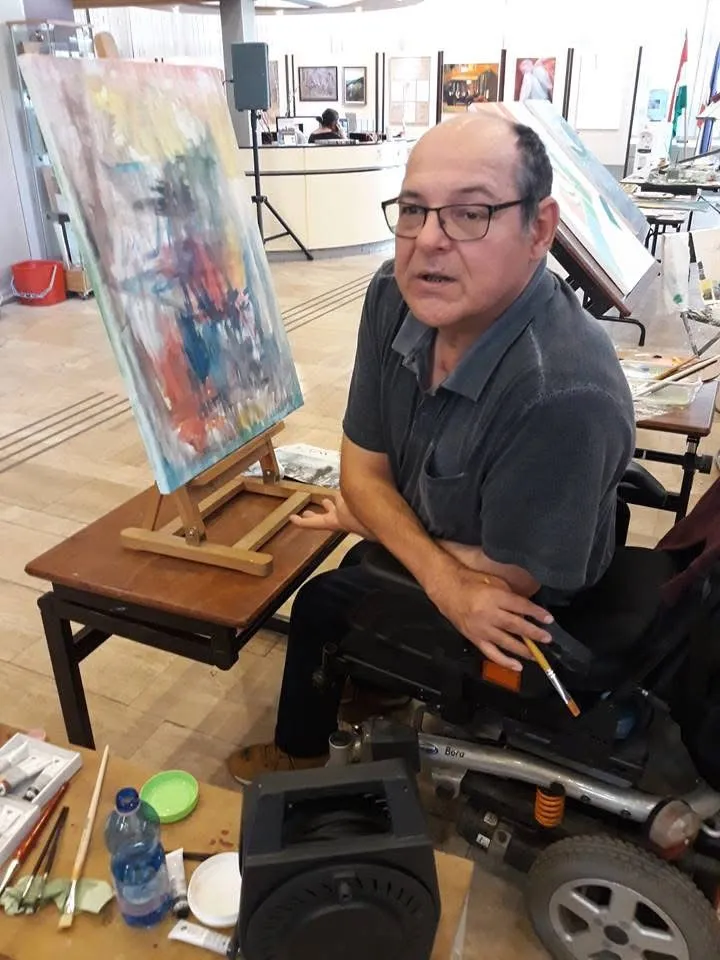 Fark László kerekesszékes művész