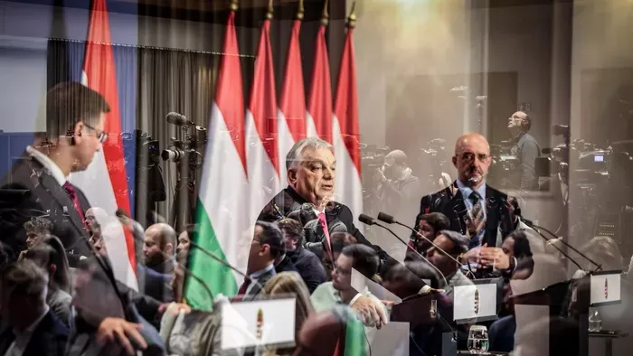 Orbán Viktor kereszttűzbe került - Fotó