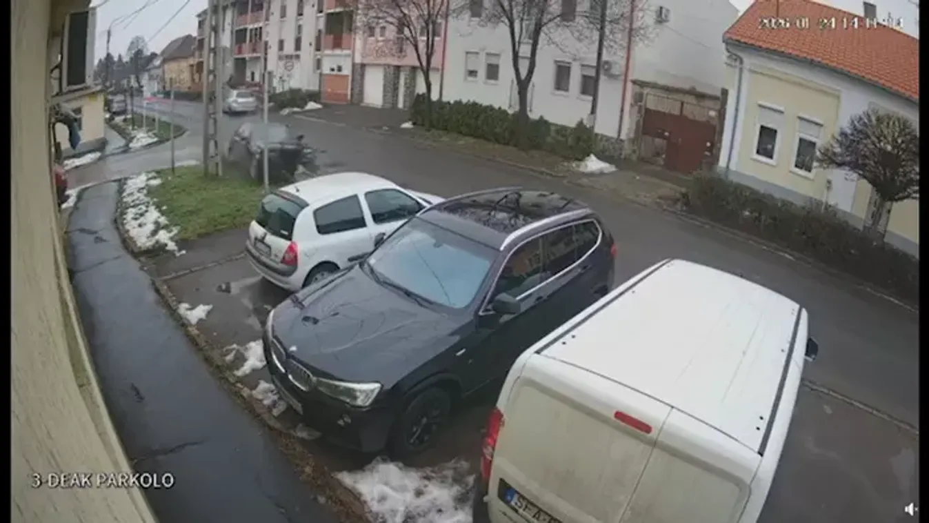 Videón ahogy 3 autón átrepül a gyöngyösi száguldozó