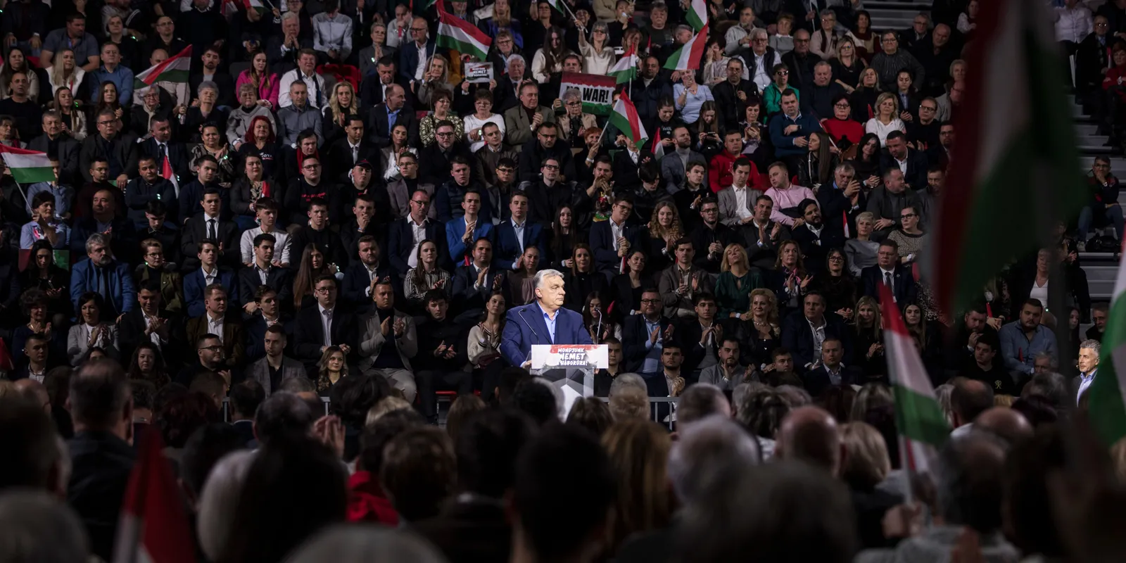 A magyarok szerint Orbán Viktor lehet Európa megmentője