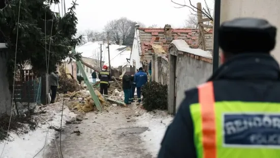 „Úgy néz ki, mint egy háborús övezet” - Pannonhalmán egy egész utcát elpusztított a gázrobbanás