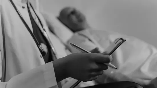 „Egy ponton már át lehetett látni a karomon” - Élve emésztette fel a súlyos fertőzés a háromgyermekes apát