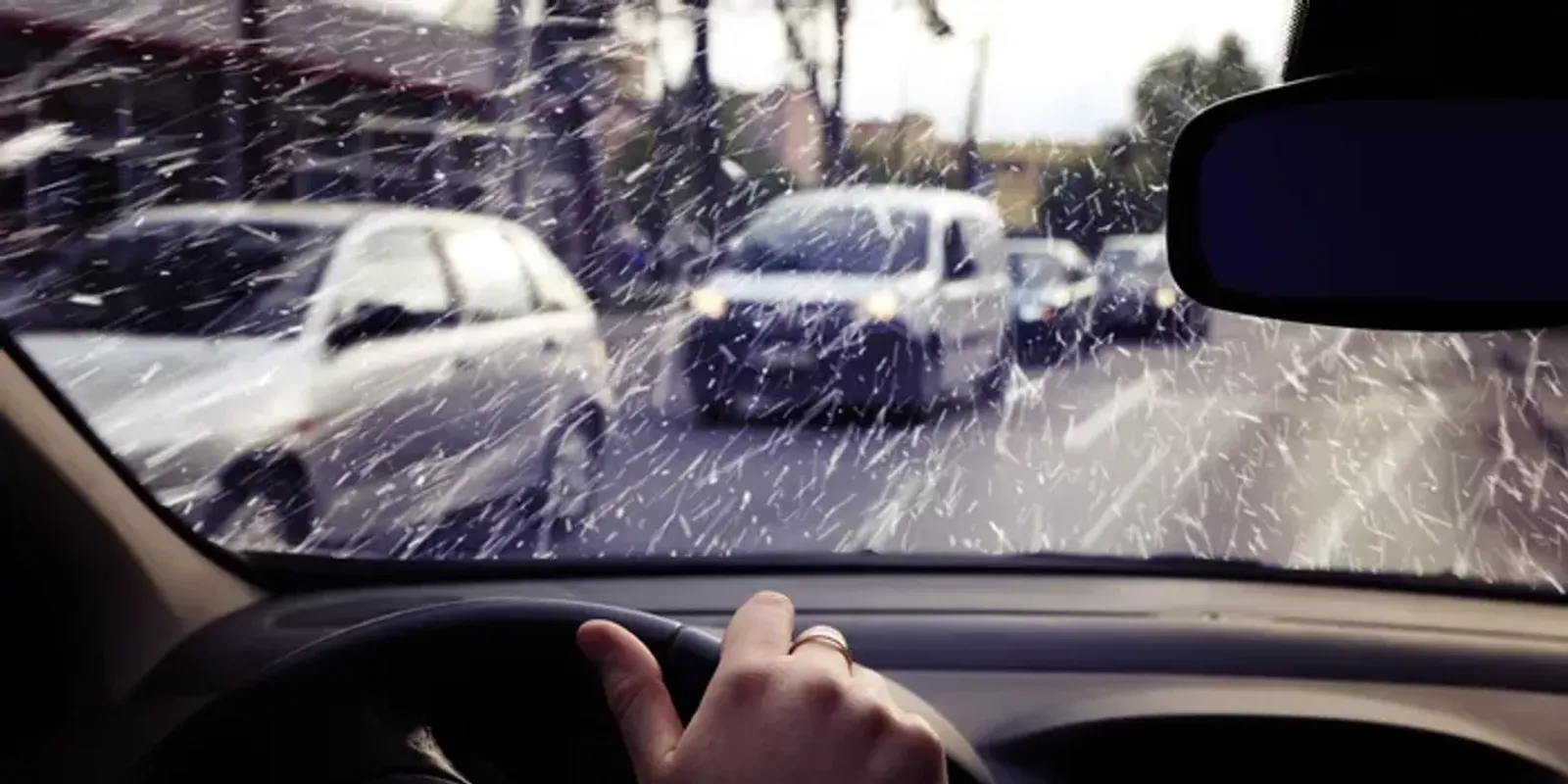 "Még úgysem utaztam hógömbben”: Komlón még a buszban is havazott