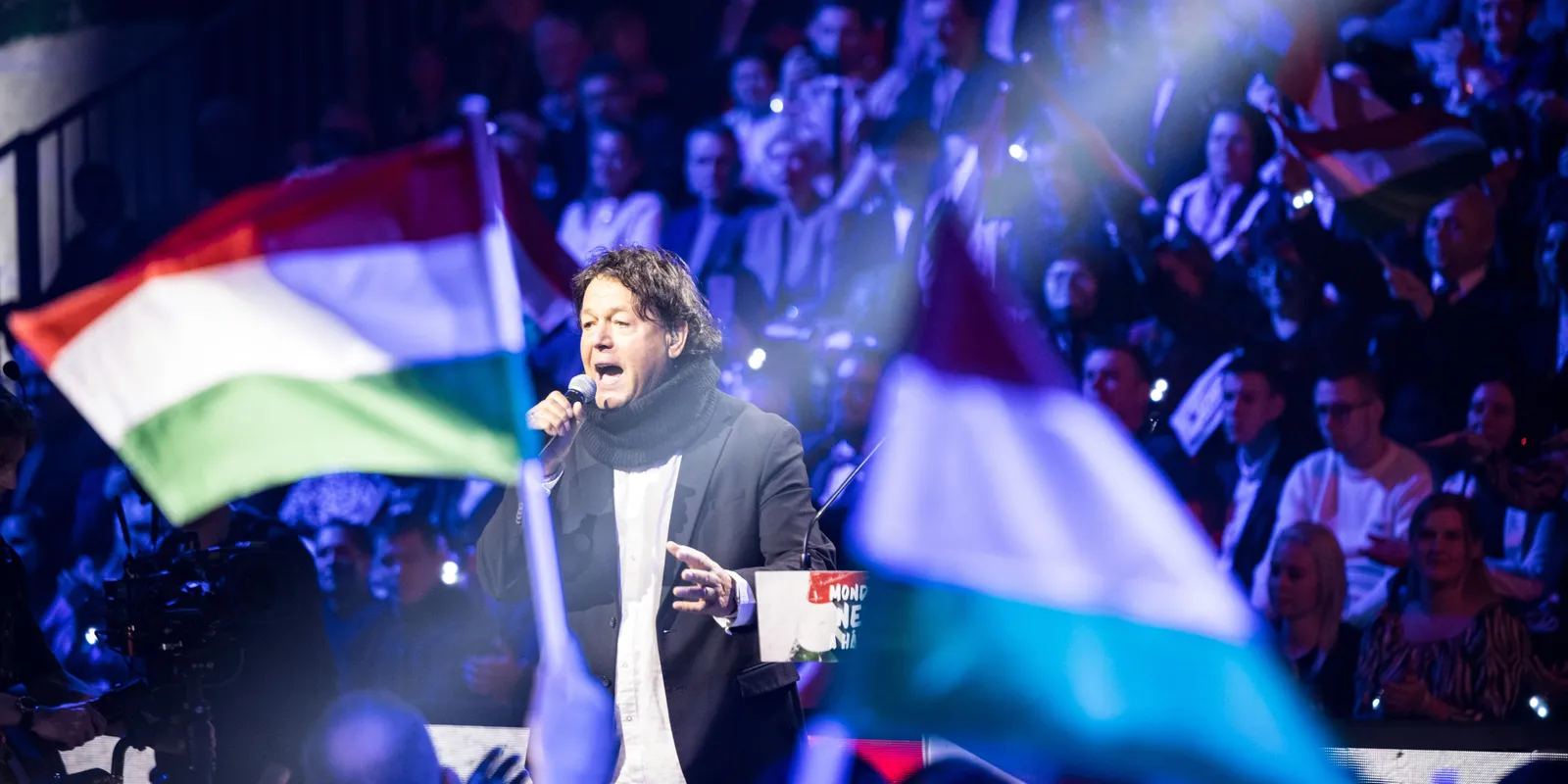 Óriási sikert aratott Hevesi Tamás a Háborúellenes Gyűlésen