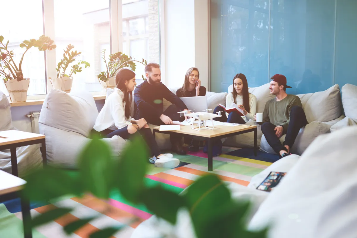 Crew,Of,Talented,Bloggers,Enjoying,Work,Break,In,Friendly,Atmosphere