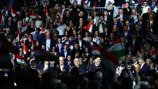 Különleges képekkel jelentkezett a Orbán Viktor a Háborúellenes Gyűlésről