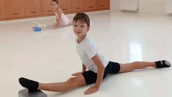 Magyar siker: beválogatták a londoni királyi balettiskolába a 12 éves Scherer Bertalant