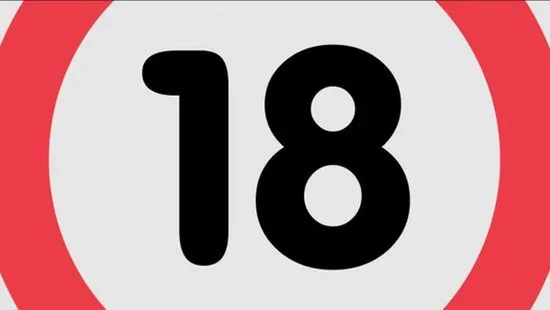 Fehérneműre vetkőzött új klipjében az ország legdögösebb énekesnője - videó