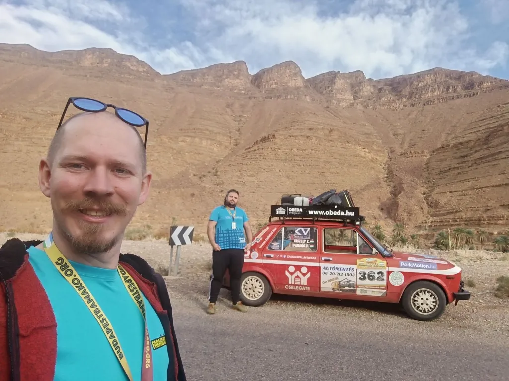 Ez a nap hosszúra sikerült. A nehéz terepen több, mint ezer kilométert hagytak a hátuk mögött a fiúk