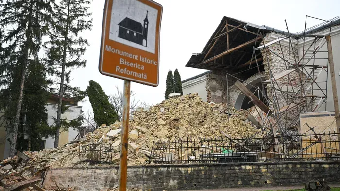 Leomlott a szilágycsehi református templom 507 éves tornya