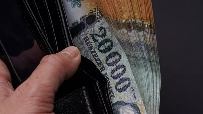 Érkeznek a megemelt fizetések
