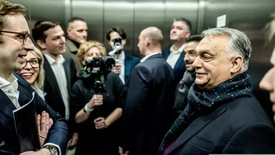 Kulisszafotók Orbán Viktortól: Ha melózunk, nyerünk!