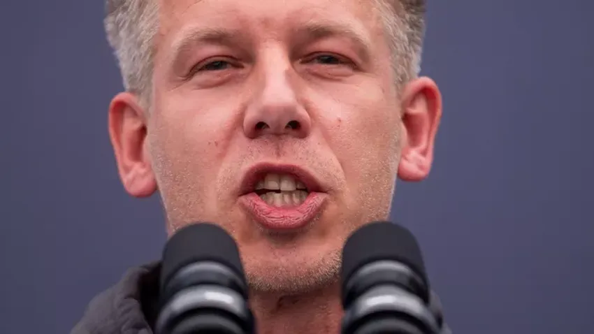 Magyar Péter ennyire imádja az ukránokat?