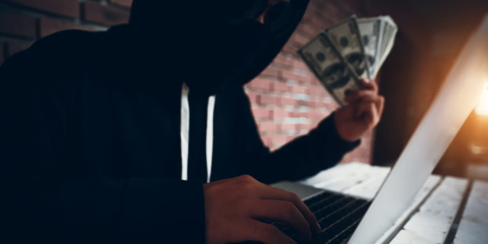 Közel 3 millióval verték át a csalók