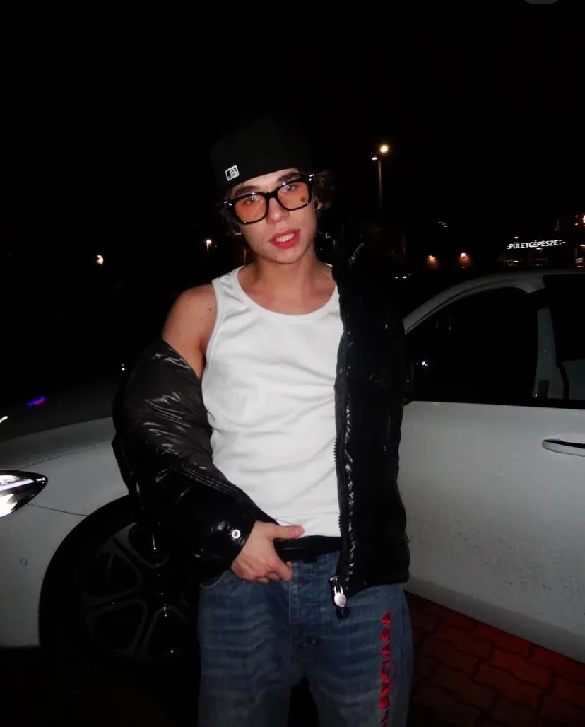 Mollywood 12 éves volt, amikor édesanyja elhagyta