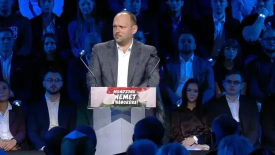 Hernádi Ádám, Esztergom polgármestere érdekes sztorit osztott meg Orbán Viktorról a Háborúellenes Gyűlésen