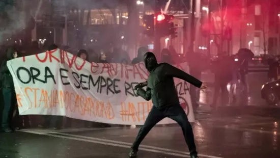 Szélsőbaloldali terroristák törtek-zúztak Torinóban