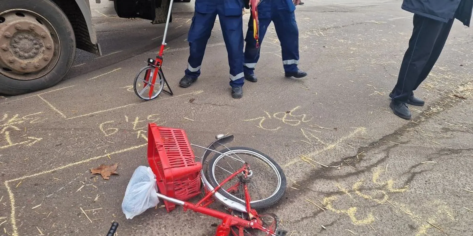 Kamion ütötte el a biciklijét toló Erzsi nénit