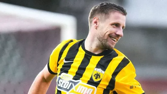 Kiütés Athénban, Varga Barnabás mosolya nem lehet őszinte