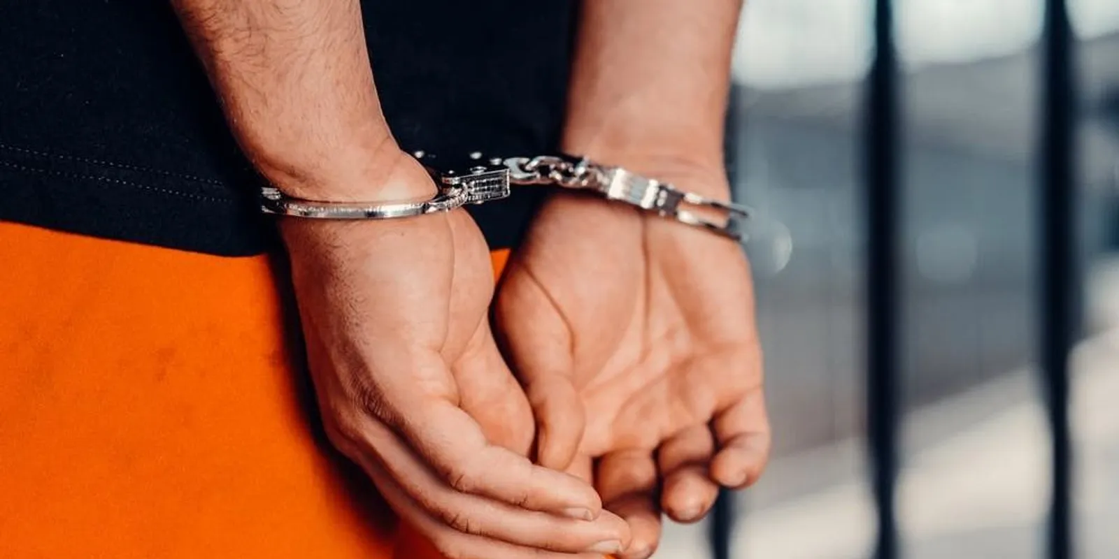 84 éves nyugdíjast támodott meg a tini