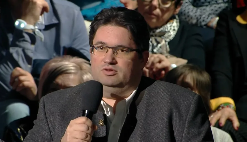 Háborúellenes Gyűlés HEGY Esztergom 2026.02.28.
Boglári Zoltán kérdező