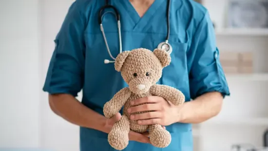 3 évesen már agydaganattal küzd Nátániel: „Naponta 15–20 kanál pürét fogad el”