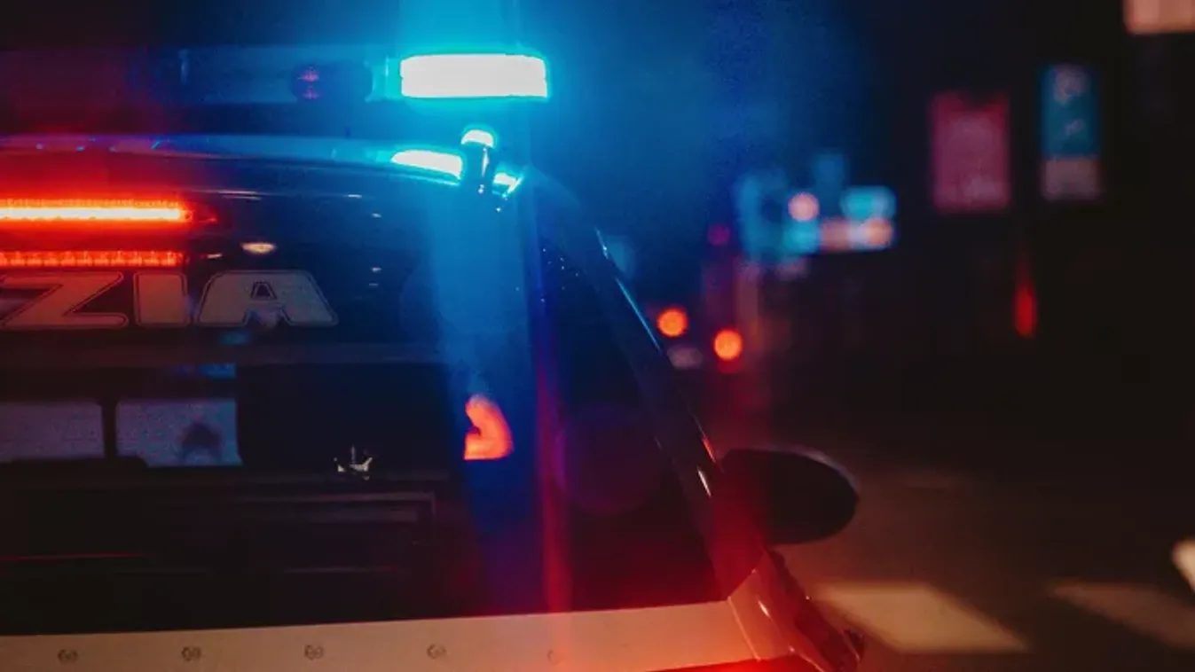 Teli zsák hevert az út szélén, rémisztő, mit talált a rendőrség