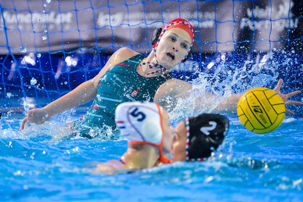 Neszmély Boglárka remekelt az elődöntőben a női vízilabda Eb-n
