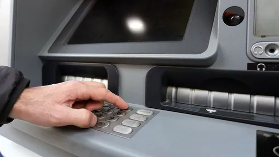 Változik a kézpénzfelvétel szabálya, ezt kell tudnod