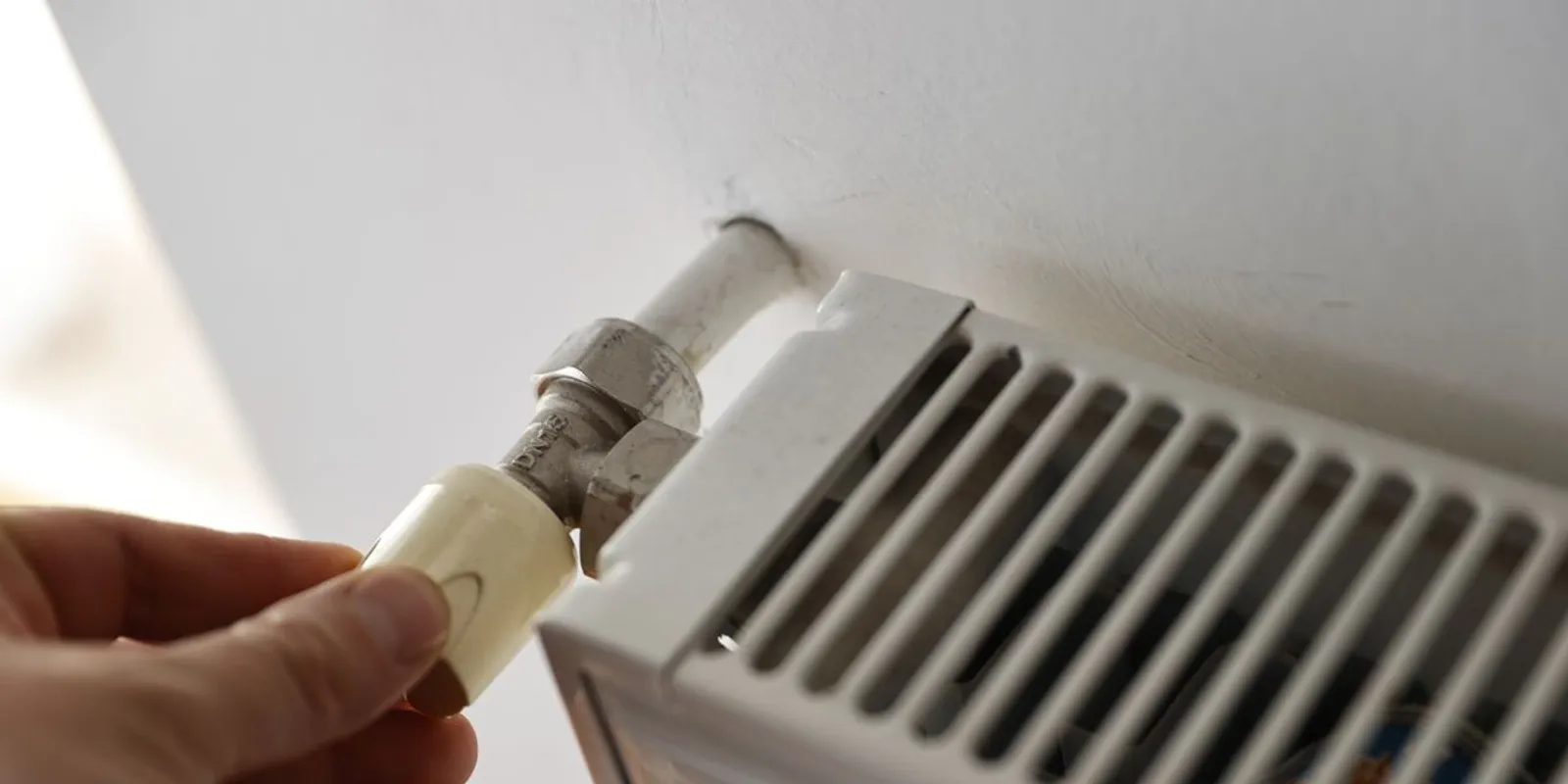 Tusk lengyel kormánya kaszálni akar a rezsiválságon