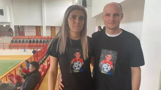 Halála után is segít a 15 évesen elhunyt Csabika: az SMA-val küzdő sorstársának gyűjtenek a szülők