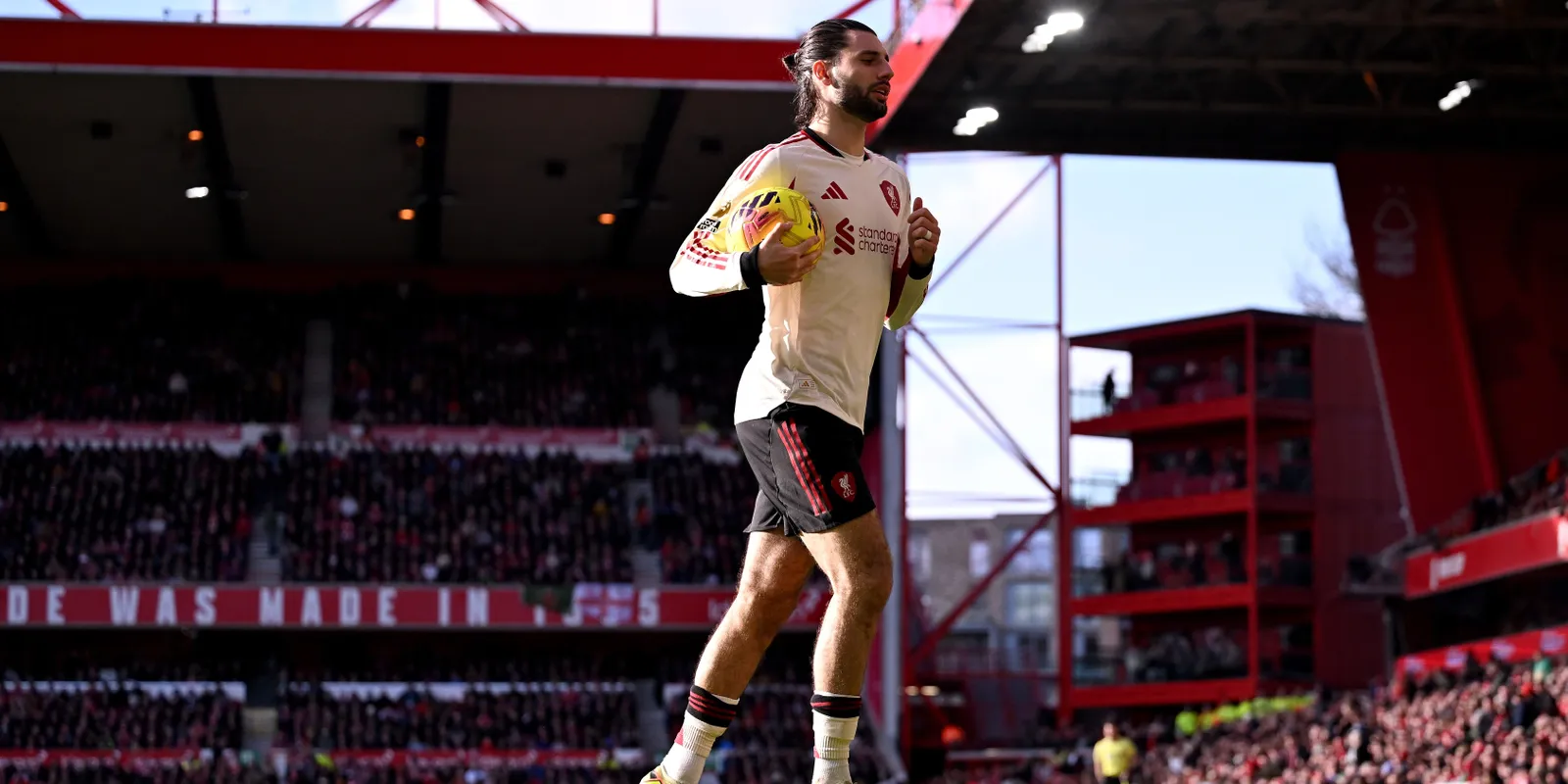 Szoboszlai Dominik kicentizte, videón a bizarr gól