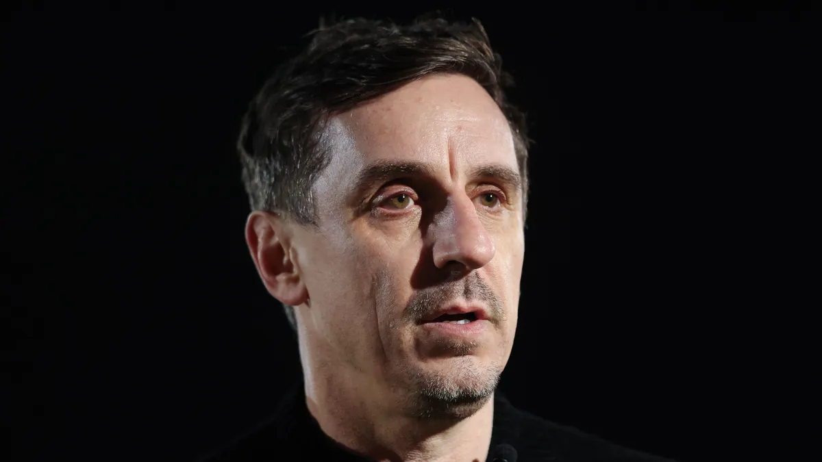 Gary Neville megváltoztatná a szabályokat Szoboszlai Dominik piros lapja után