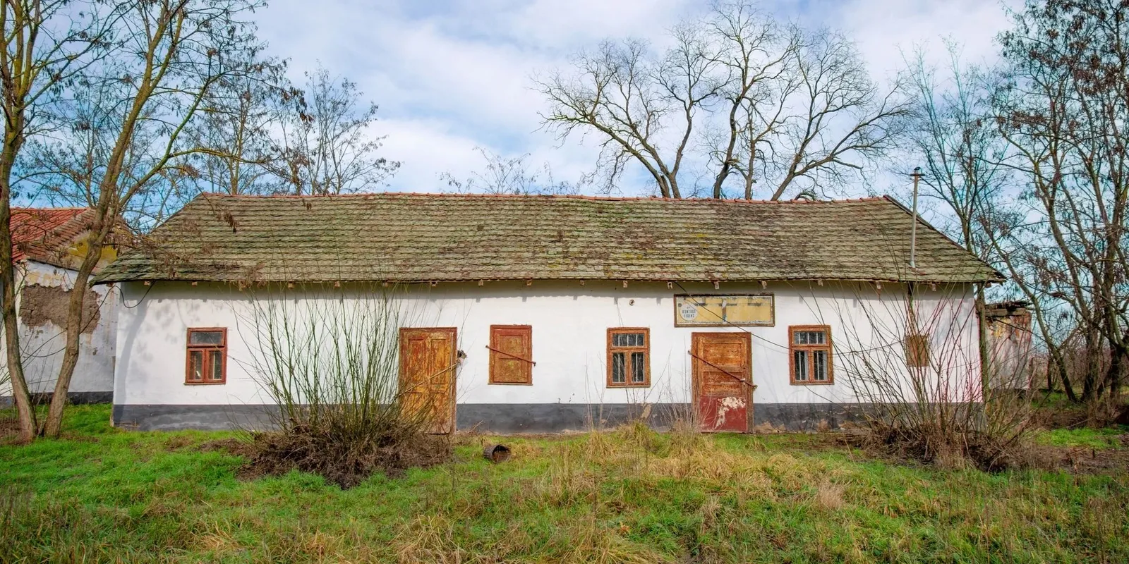Feri bácsi egykori vegyesboltja az alföldi tanyavilágban