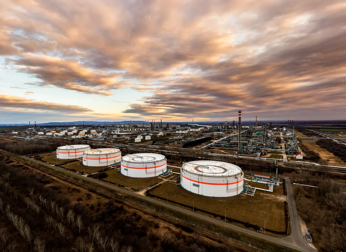 A Barátság kőolajvezeték százhalombattai kőolajfinomítója