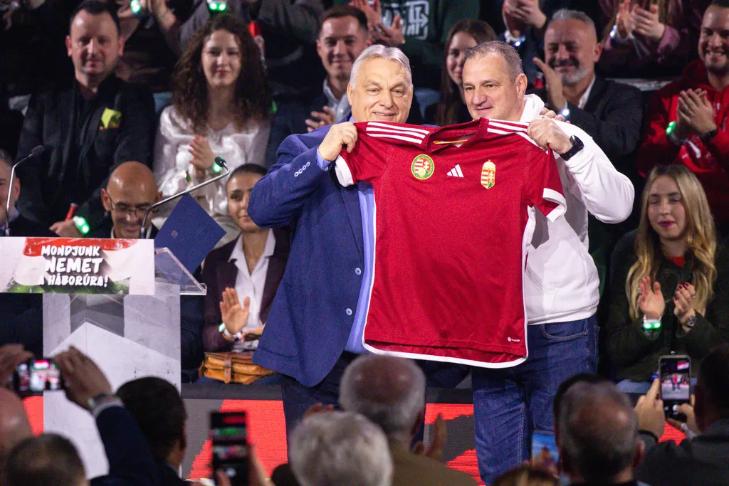 Háború ellenes Gyűlés HEGY Esztergom 2026.02.28.
Orbán Viktor, Erős Gábor