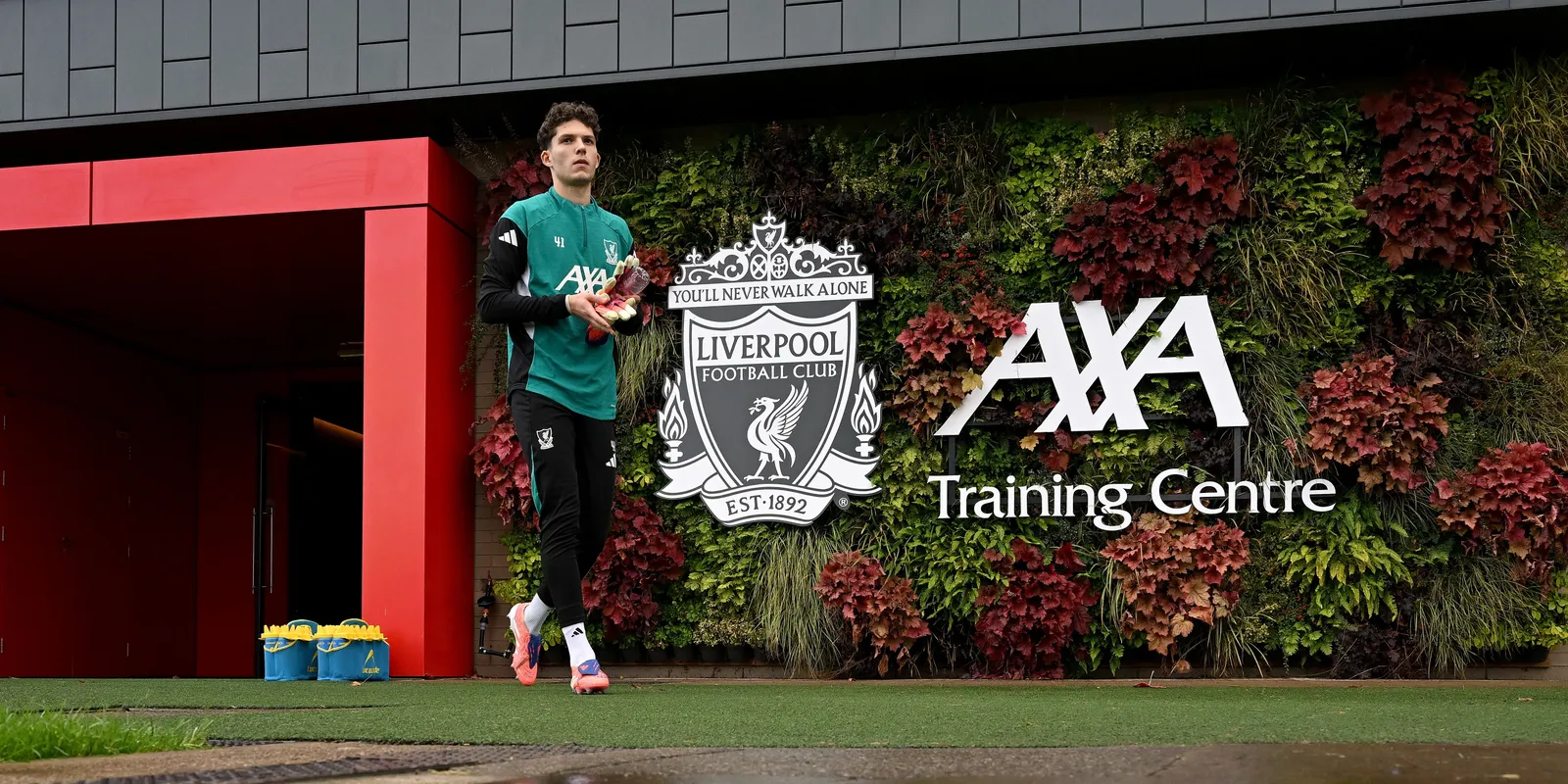 Odáig vannak Angliában a liverpooli focista szerelméért