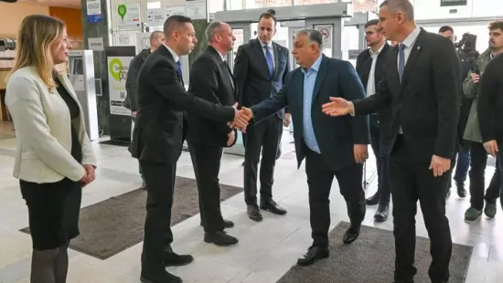 "Tudnunk kell együttműködni az itt élők érdekében" - Orbán Viktorék felkeresték az MSZP-ből kilépett szombathelyi polgármestert