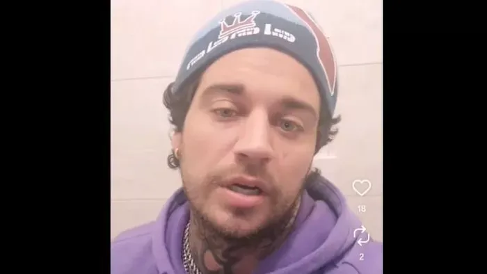 Itt az Újabb Mandula Ádám botrány: bemindenezve élőzött